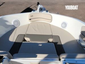 bateau-bayliner-vr6-ob-9705749-yb